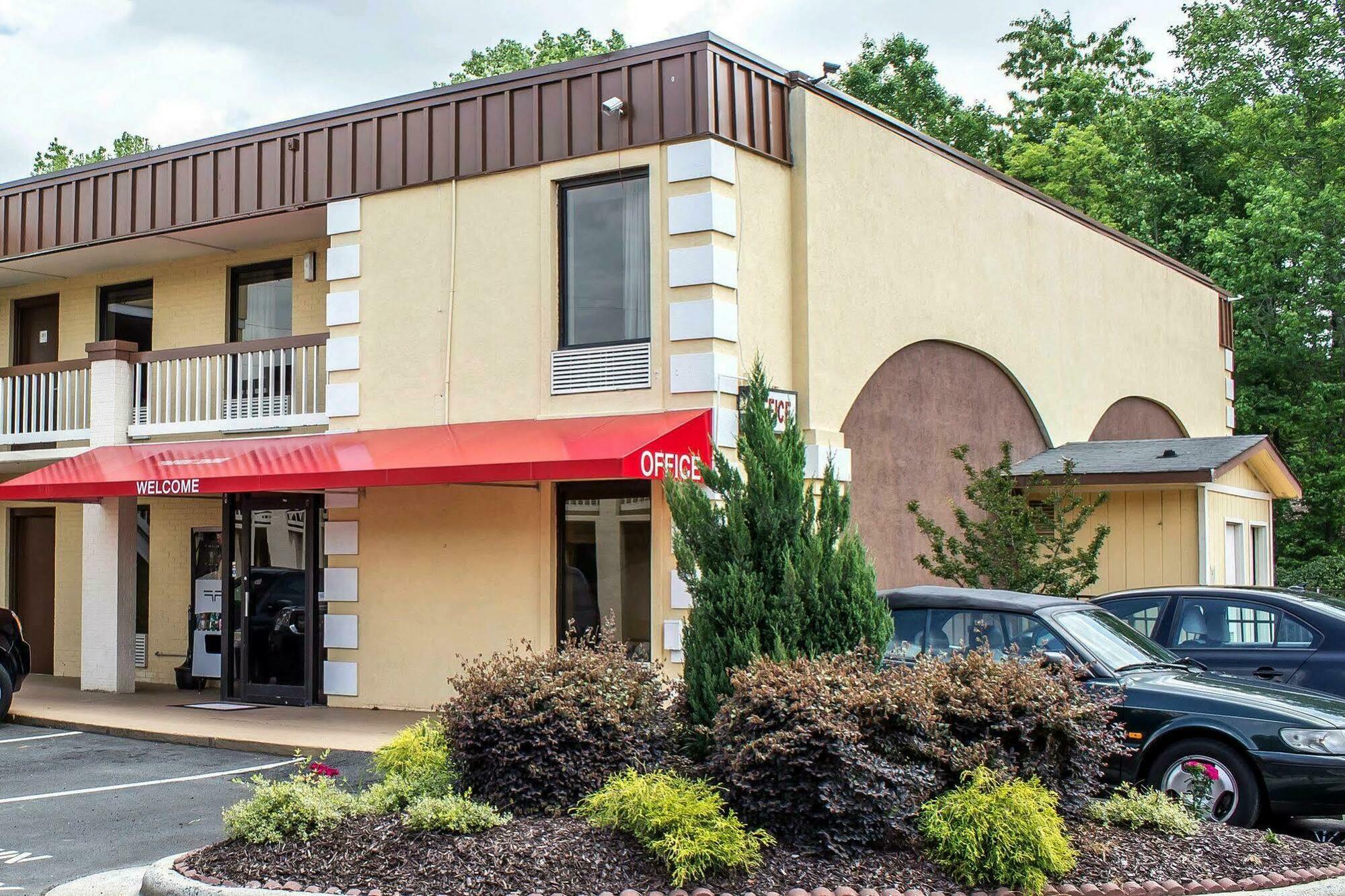 Econo Lodge Research Triangle Park Durham Exterior photo
